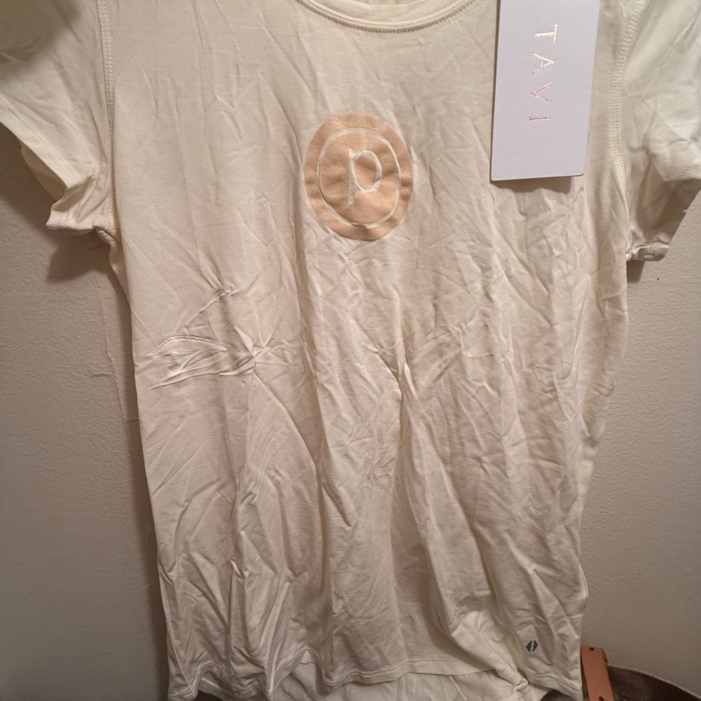 Tavi Cream pure barre T-Shirt with Logo